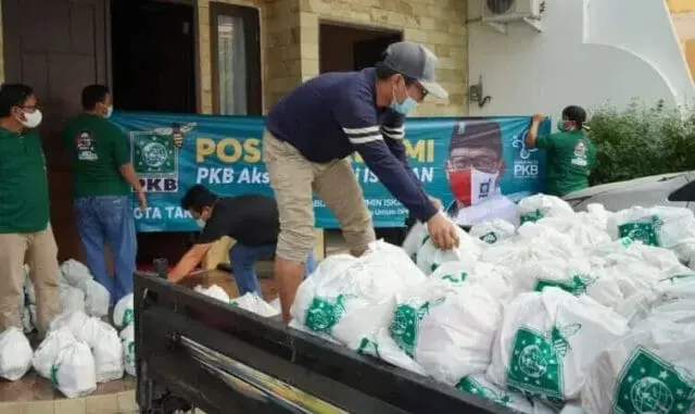 Peduli Warga Isoman, PKB Kota Tangerang Salurkan Ribuan Paket Sembako Peduli Warga Isoman, PKB Kota Tangerang Salurkan Ribuan Paket Sembako