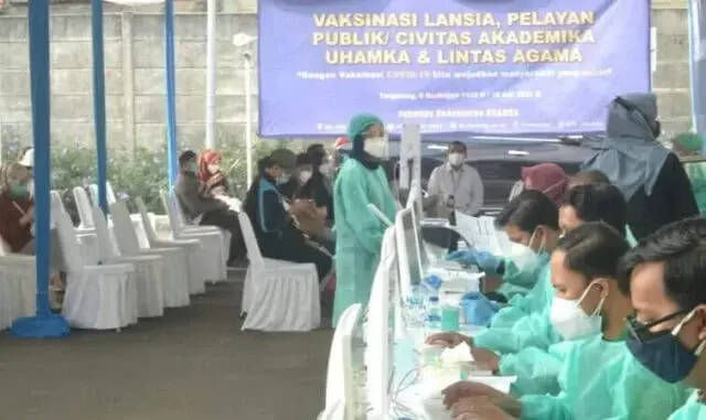 Vaksinasi Massal di Kampus FK Uhamka Ciledug, Kapolsek: Libatkan Dokes PMJ Vaksinasi Massal di Kampus FK Uhamka Ciledug, Kapolsek: Libatkan Dokes PMJ