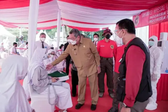 Hadiri Vaksinasi Siswa Al-Azhar, Benyamin : 228 Ribu Warga Tangsel Telah Divaksin Hadiri Vaksinasi Siswa Al-Azhar, Benyamin : 228 Ribu Warga Tangsel Telah Divaksin