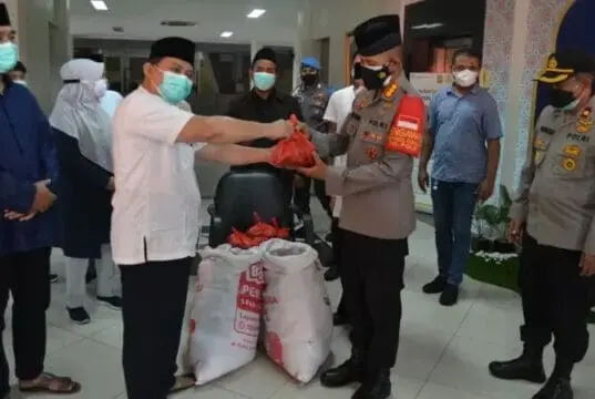 Polres Metro Tangerang Kota Salurkan adin Qurban, Libatkan RPH dan UMKM