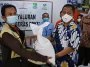 200Ribu KPM di Kota Tangerang Terima Bantuan Beras Penanganan Covid-19 200Ribu KPM di Kota Tangerang Terima Bantuan Beras Penanganan Covid-19