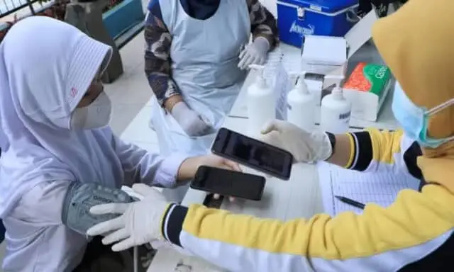 Pemkot Tangerang Uji Coba Mekanisme Baru Vaksinasi Melalui Handphone Pemkot Tangerang Uji Coba Mekanisme Baru Vaksinasi Melalui Handphone