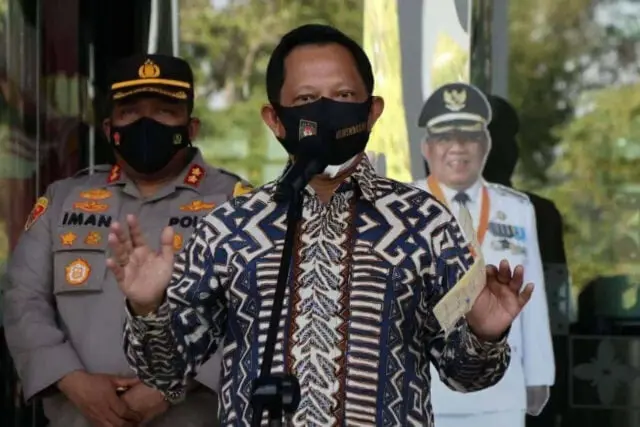 Menteri Dalam Negeri Tinjau Penanganan Covid-19 Kota Tangerang Selatan Menteri Dalam Negeri Tinjau Penanganan Covid-19 Kota Tangerang Selatan
