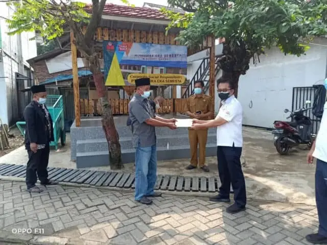 PT Torabika Bantu Warga Bitung Bangun Pos Ronda PT Torabika Bantu Warga Bitung Bangun Pos Ronda