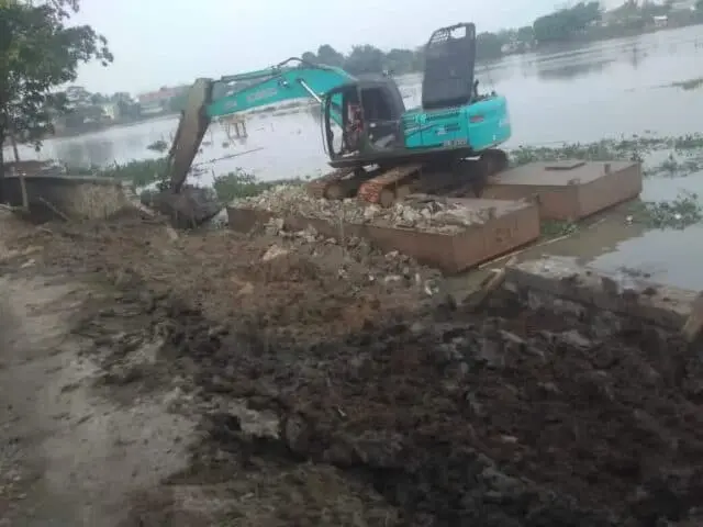 Baru Beberapa Hari Dibangun, Turap Situ Kelapa Dua Ambruk Baru Beberapa Hari Dibangun, Turap Situ Kelapa Dua Ambruk