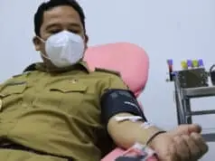 Lakukan Donor Darah, Arief Ajak Penyintas Covid-19 Donor Plasma Konvalesen Lakukan Donor Darah, Arief Ajak Penyintas Covid-19 Donor Plasma Konvalesen