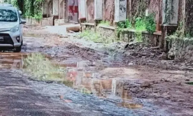 Perbaikan Jalan Taman Royal Warga Sepakat Tunggu Putusan Pengadilan, Sachrudin: Harus Bersabar Perbaikan Jalan Taman Royal Warga Sepakat Tunggu Putusan Pengadilan, Sachrudin: Harus Bersabar