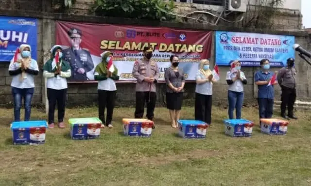 Kapolri Sambangi Vaksinasi 1.000 Buruh di Kabupaten Tangerang Kapolri Sambangi Vaksinasi 1.000 Buruh di Kabupaten Tangerang