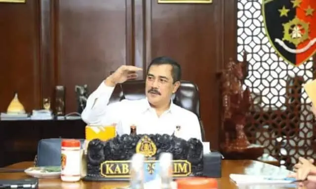 Presiden Jokowi Instruksikan Polri Jangan Terlalu Reaktif Tanggapi Mural Presiden Jokowi Instruksikan Polri Jangan Terlalu Reaktif Tanggapi Mural
