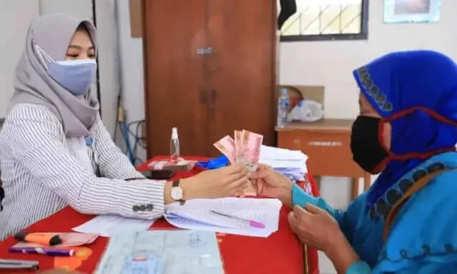 Bantuan Sosial Tangerang Peduli Sesama Rp.300 Ribu Mulai Didistribusikan Bantuan Sosial Tangerang Peduli Sesama Rp.300 Ribu Mulai Didistribusikan