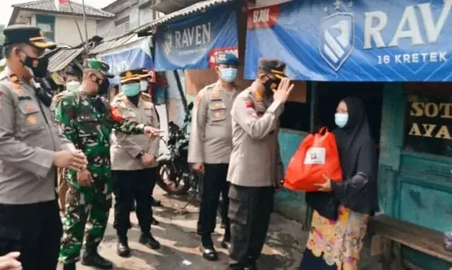 Ringankan Beban Masyarakat, Polisi Serahkan Baksos Merdeka di Kota Tangerang