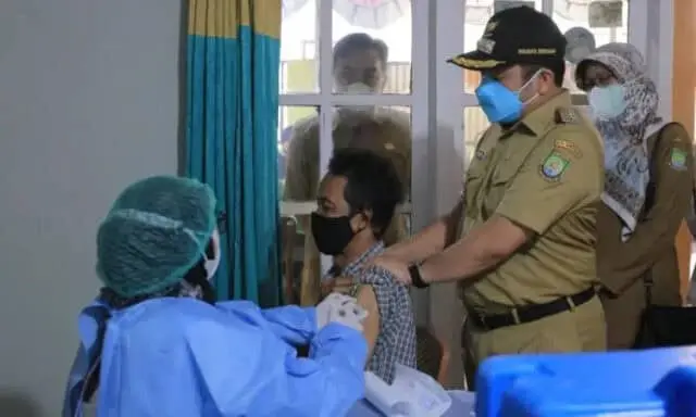 Percepat Herd Immunity, Pemkot Tangerang Lakukan Vaksin Covid-19 di Lingkungan RW Percepat Herd Immunity, Pemkot Tangerang Lakukan Vaksin Covid-19 di Lingkungan RW