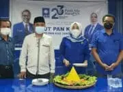 Ini Ungkapan Sri Panggung Ketua DPD PAN Kabupaten Tangerang di Perayaan HUT Partai PAN ke 23 Sri Panggung Ketua DPD PAN Kabupaten Tangerang bersama para pengurus dalam Perayaan HUT Partai PAN ke 23.