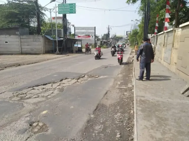 Sering Makan Korban, Aleg PKS Minta Dinas PU Segera Perbaiki Jalan Raya Legok Sering Makan Korban, Aleg PKS Minta Dinas PU Segera Perbaiki Jalan Raya Legok