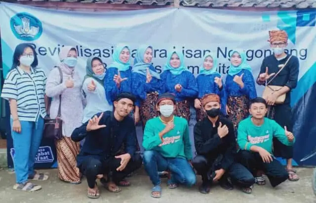 Revitalisasi Sastra Lisan di Kasepuhan Cibadak Revitalisasi Sastra Lisan di Kasepuhan Cibadak
