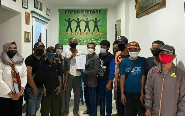 Buruh Minta Bantuan ke LBH Situmeang Soal Persilisihan Hubungan Industrial Buruh Minta Bantuan ke LBH Situmeang Soal Persilisihan Hubungan Industrial