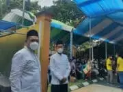 Golkar di Kabupaten Tangerang Aktif Fasilitasi Masyarakat untuk Divaksin Ketua Fraksi Partai Golkar DPRD Kabupaten Tangerang, Muhamad Amud, S.Sos bersama anggota DPRD Provinsi Banten, H. A. Jaini, S.Pd.,M.Si saat melihat warga yang yang ingin di vaksin.