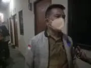 Gelar Vaksinasi Malam, Lurah Kelapa Dua Door to Door Ke Warga