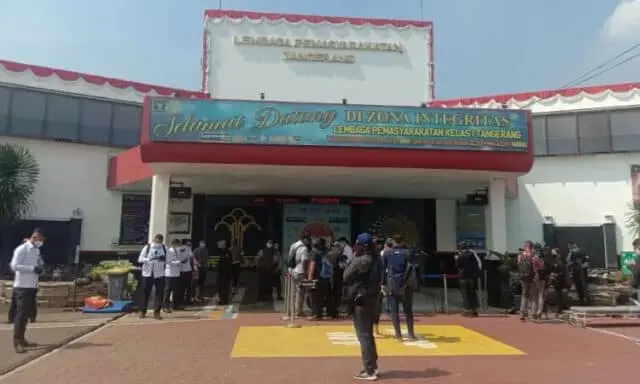 Lapas Kelas 1 Tangerang Terbakar, Dikabarkan Ada Korban Jiwa dan Luka Lapas Kelas 1 Tangerang Terbakar, Dikabarkan Ada Korban Jiwa dan Luka
