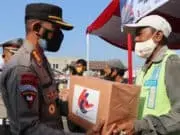 Polantas Metro Tangerang Kota Sebar Sembako ke- Supir Angkot dan Tukang Ojek Polantas Metro Tangerang Kota Sebar Sembako ke- Supir Angkot dan Tukang Ojek