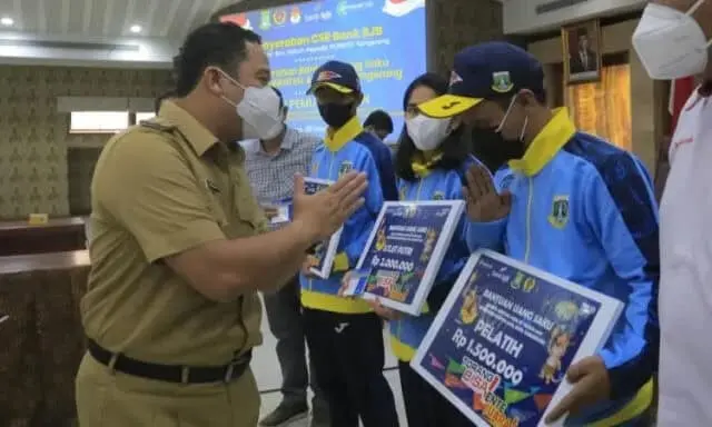 40 Atlet PON ke-XX 2021 Asal Kota Tangerang Diberangkatkan ke Papua 40 Atlet PON ke-XX 2021 Asal Kota Tangerang Diberangkatkan ke Papua