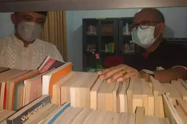 Perpustakaan Padepokan Kebangsaan Karang Tumaritis Tingkatkan Literasi di Masyarakat Perpustakaan Padepokan Kebangsaan Karang Tumaritis Tingkatkan Literasi di Masyarakat