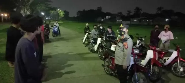 Kapolsek Pimpin Ops Yustisi dan Sosialisasi PPKM Level 3 Di Wilayah Kecamatan Panongan Kapolsek Pimpin Ops Yustisi dan Sosialisasi PPKM Level 3 Di Wilayah Kecamatan Panongan