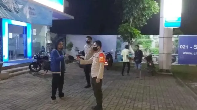 Gelar Ops PPKM, Polsek Panongan Bagikan Masker Gratis Gelar Ops PPKM, Polsek Panongan Bagikan Masker Gratis
