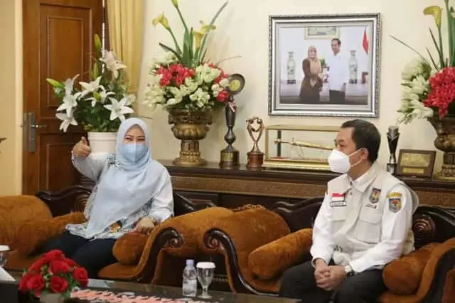 Dirjen Bina Pemdes Pantau Langsung Pelaksanaan Pilkades di Kabupaten Pandeglang Dirjen Bina Pemdes Pantau Langsung Pelaksanaan Pilkades di Kabupaten Pandeglang