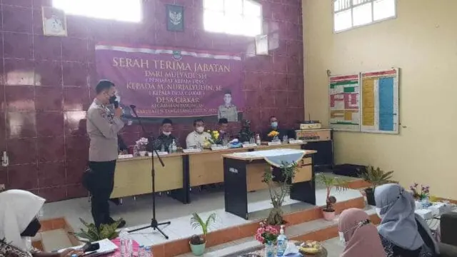 Berikan Rasa Aman, Bhabinkamtibmas Hadiri Sertijab Kades Ciakar Berikan Rasa Aman, Bhabinkamtibmas Hadiri Sertijab Kades Ciakar