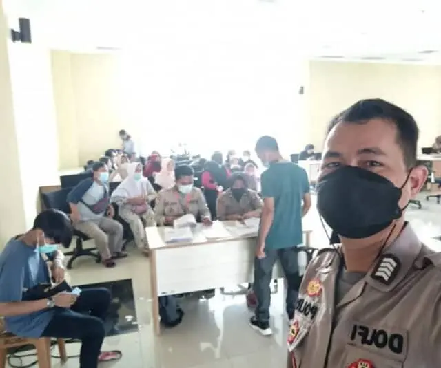 Program BTPKLW, Puluhan PKL dan Pemilik Warung di Desa Ciakar Panongan Terima Bantuan Tunai Program BTPKLW, Puluhan PKL dan Pemilik Warung di Desa Ciakar Panongan Terima Bantuan Tunai