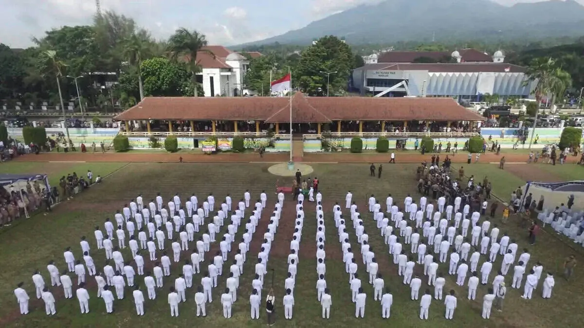 Bupati Irna Lantik 206 Kades Terpilih di Pandeglang, Begini Pesannya Bupati Irna Lantik 206 Kades Terpilih di Pandeglang, Begini Pesannya
