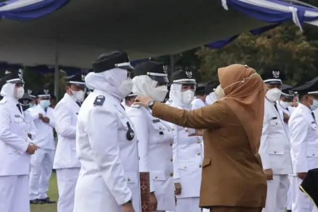 Bupati Irna Lantik 206 Kades Terpilih di Pandeglang, Begini Pesannya Bupati Irna Lantik 206 Kades Terpilih di Pandeglang, Begini Pesannya
