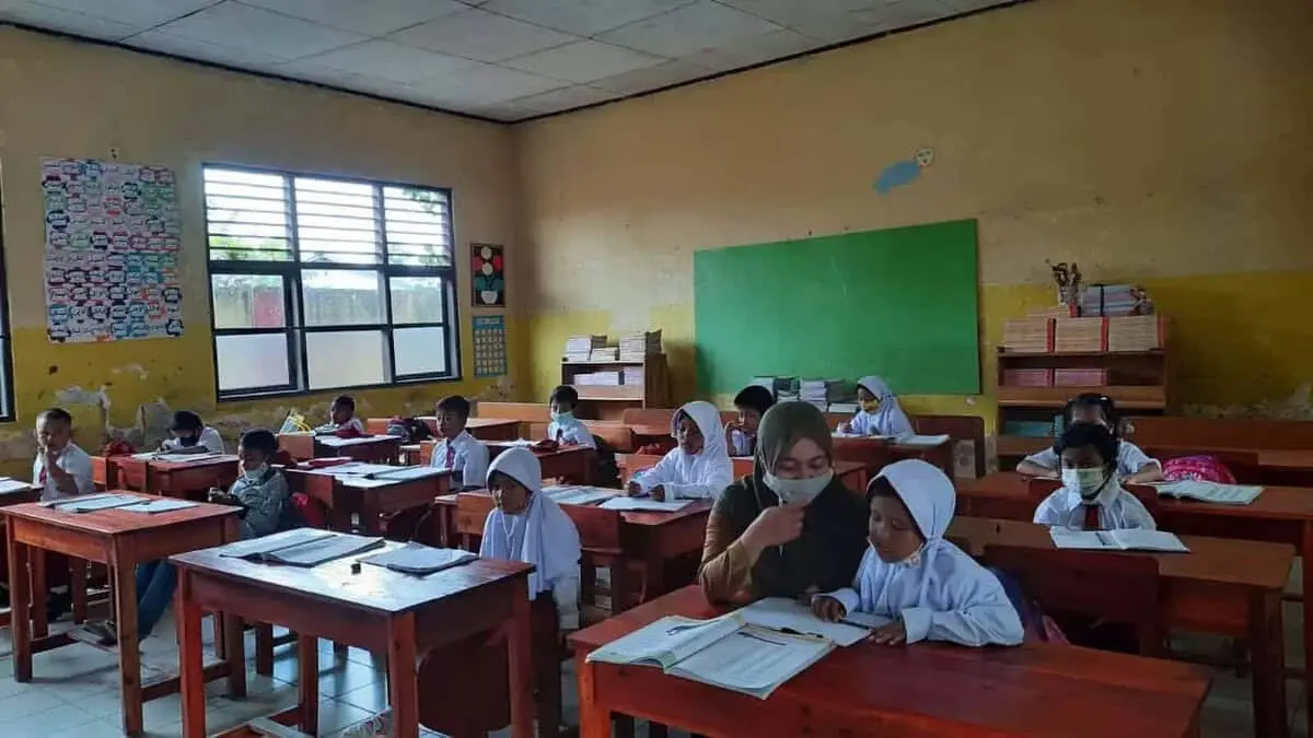 Pembelajaran tatap muka di SD Sodong II, Kecamatan Tigaraksa.