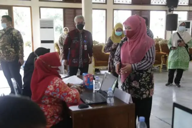 Gencar Gebyar Vaksin di Kecamatan, Bupati Pandeglang Instruksikan Seluruh OPD Bantu Input Data Gencar Gebyar Vaksin di Kecamatan, Bupati Pandeglang Instruksikan Seluruh OPD Bantu Input Data