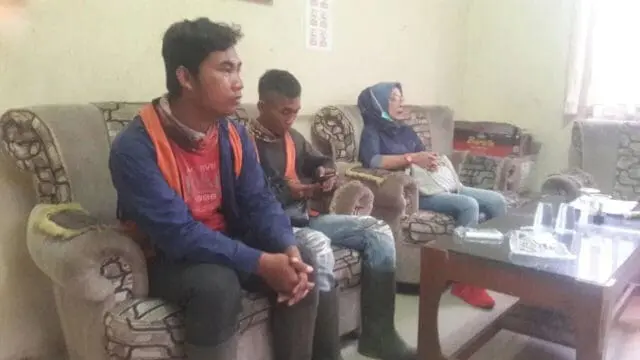 Keluarga Korban Penyiraman Air Raksa Lapor ke Polsek Warunggunung Lebak Keluarga Korban Penyiraman Air Raksa Lapor ke Polsek Warunggunung Lebak