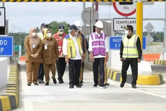 Jokowi Resmikan Tol Serang-Panimbang, Bupati Irna: Warga Pandeglang Harap Pembangunan Seksi 2 dan 3 ke Tanjung Lesung Segera Terealisasi Jokowi Resmikan Tol Serang-Panimbang, Bupati Irna: Warga Pandeglang Harap Pembangunan Seksi 2 dan 3 ke Tanjung Lesung Segera Terealisasi