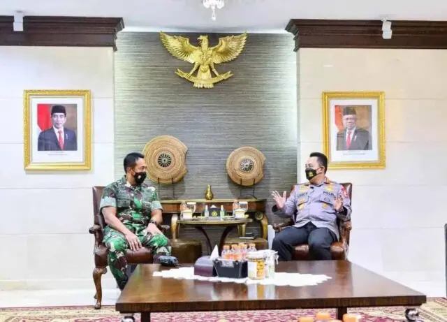 Disambangi Panglima, Kapolri Pastikan Sinergitas dan Soliditas TNI-Polri Ditingkatkan Disambangi Panglima, Kapolri Pastikan Sinergitas dan Soliditas TNI-Polri Ditingkatkan