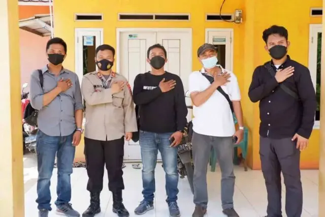 Jalin Silaturahmi, Kapolsek Panongan Didampingi Kanit Reskrim Tatap Muka Bersama Insan Pers Jalin Silaturahmi, Kapolsek Panongan Didampingi Kanit Reskrim Tatap Muka Bersama Insan Pers