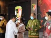 Dirjen Bina Adwil Terima Penghargaan dari Kabareskrim Polri Dirjen Bina Adwil Terima Penghargaan dari Kabareskrim Polri