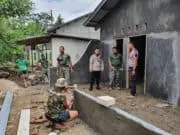 Kapolsek Cek Progres Pembangunan Bedah Rumah di Serdang Kulon Kapolsek Cek Progres Pembangunan Bedah Rumah di Serdang Kulon