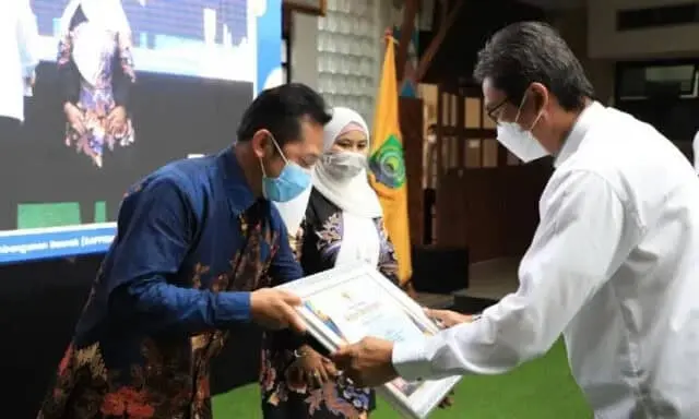 Bappeda Kota Tangerang Beri Penghargaan Pada Pemenang Lomba Karya Tulis Inovatif Bappeda Kota Tangerang Beri Penghargaan Pada Pemenang Lomba Karya Tulis Inovatif