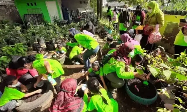 KWT Kenanga Ajarkan Anak Usia Dini Mencintai Pertanian Agroeduwisata KWT Kenanga Ajarkan Anak Usia Dini Mencintai Pertanian Agroeduwisata