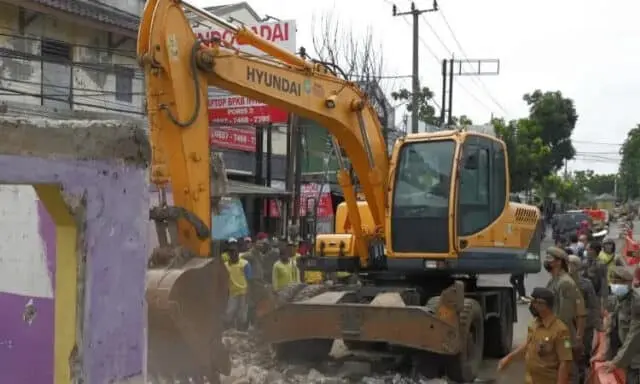 Berikut Harga Pembayaran Pembongkaran Rumah di Tengah Jalan Maulana Hasanudin Berikut Harga Pembayaran Pembongkaran Rumah di Tengah Jalan Maulana Hasanudin