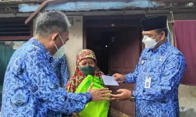 Pemkot Tangerang Bagikan Paket Sembako, Hasil Uluran Tangan Para OPD Pemkot Tangerang Bagikan Paket Sembako, Hasil Uluran Tangan Para OPD