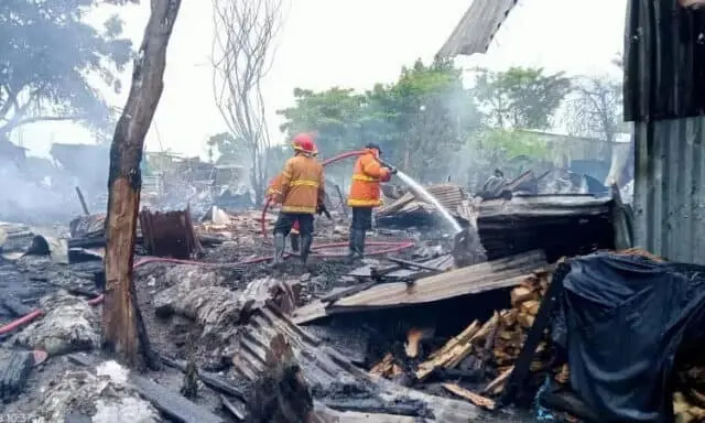 Kebakaran Lapak Tak Berizin di Kavling DPR, Rumah Warga Ikut Terbakar Kebakaran Lapak Tak Berizin di Kavling DPR, Rumah Warga Ikut Terbakar