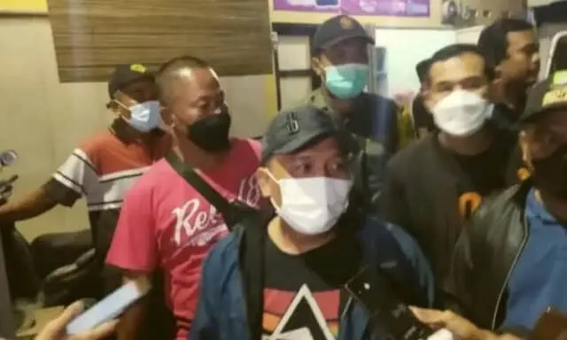 Buat Resah Warga, Gudang Miras di Cipondoh Digerebek