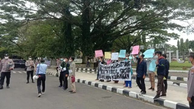 HMI MPO Lebak Gelar Aksi Tetrikal, Kritisi Permasalahan Drainase HMI MPO Lebak Gelar Aksi Tetrikal, Kritisi Permasalahan Drainase