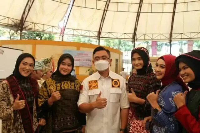 Dukung Ekraf Banten, Wagub Andika Sebut Pemprov Siapkan Regulasi & Sarananya Dukung Ekraf Banten, Wagub Andika Sebut Pemprov Siapkan Regulasi & Sarananya