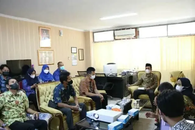 IMG-20211209-WA0023_copy_640x427 Rombongan Diskomsantik Kabupaten Pandeglang saat beraudiensi dengan jajaran Diskominfosatik Kabupaten Serang.